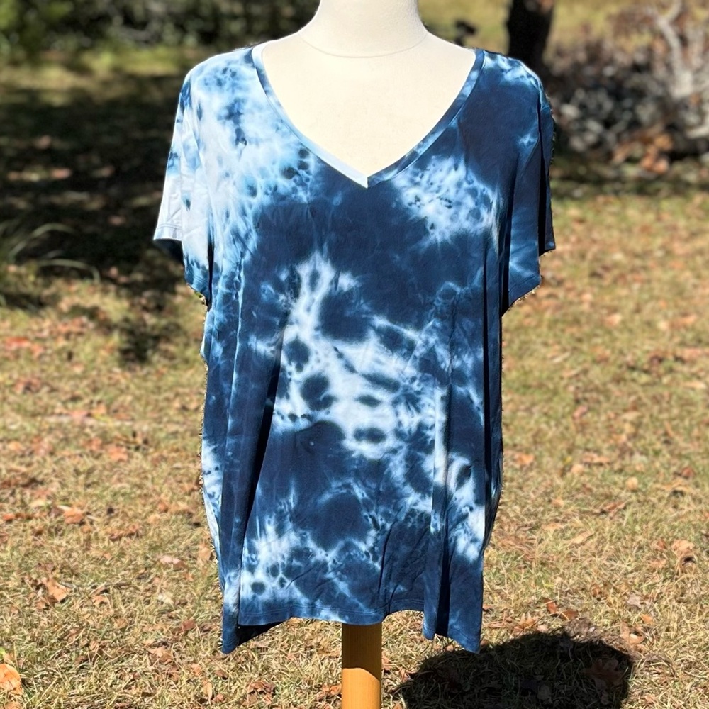 Philosophy by Republic Blue & White Tie Dye V Neck Short Sleeve Knit Top…